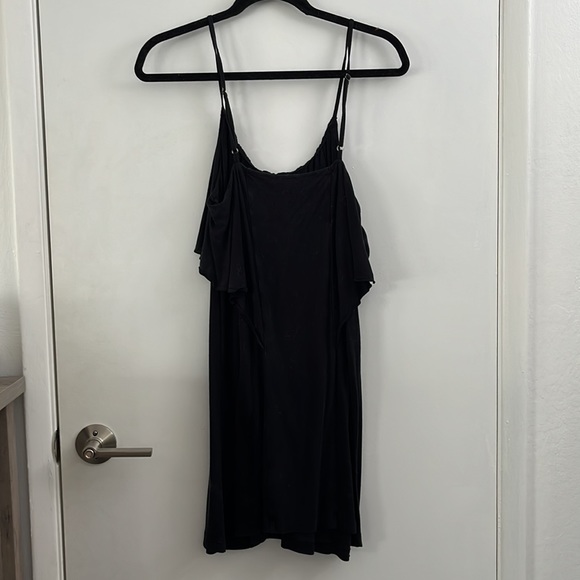 Flounce, black dress with adjustable straps. - Picture 2 of 8